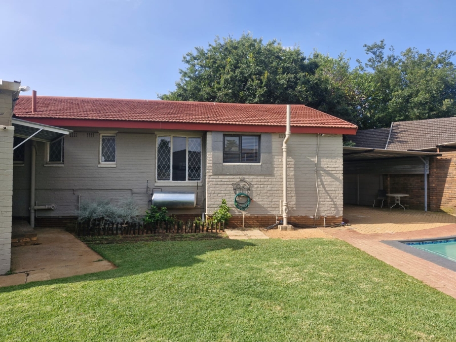 To Let 3 Bedroom Property for Rent in Flamwood North West